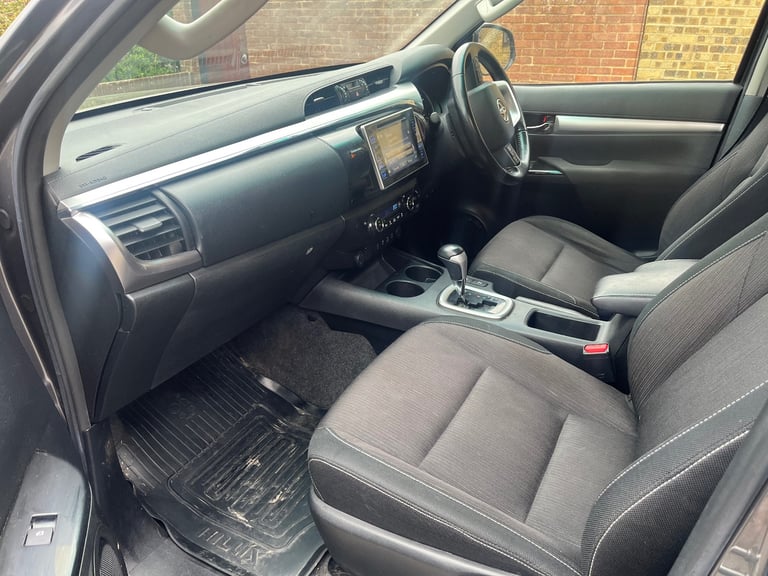 TOYOTA HILUX 2020 2.4 DIESEL AUTOMATIC NEW MOT
