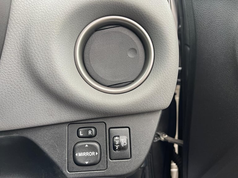 2015 Toyota Yaris 1.33 VVT-i Icon 5dr HATCHBACK Petrol Manual