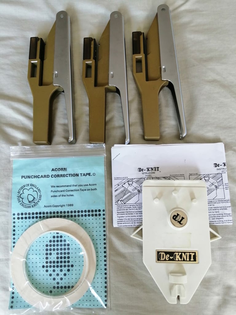 Knitting machine and accessories