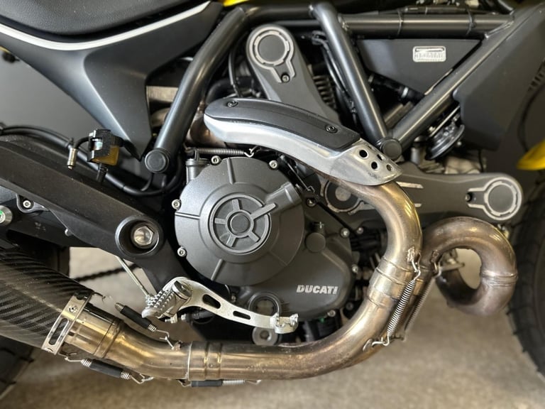 STUNNING LOW MILEAGE 2015/15 DUCATI SCRAMBLER ICON MOTORCYCLE
