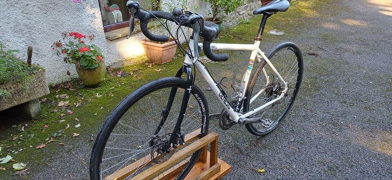 image for Genesis Croix de Fer