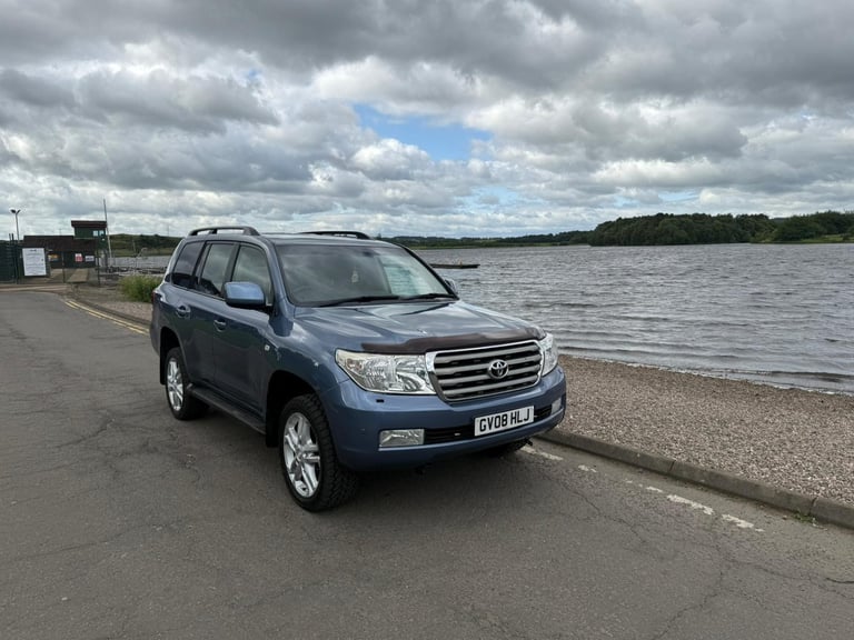 image for Toyota Land Cruiser v8