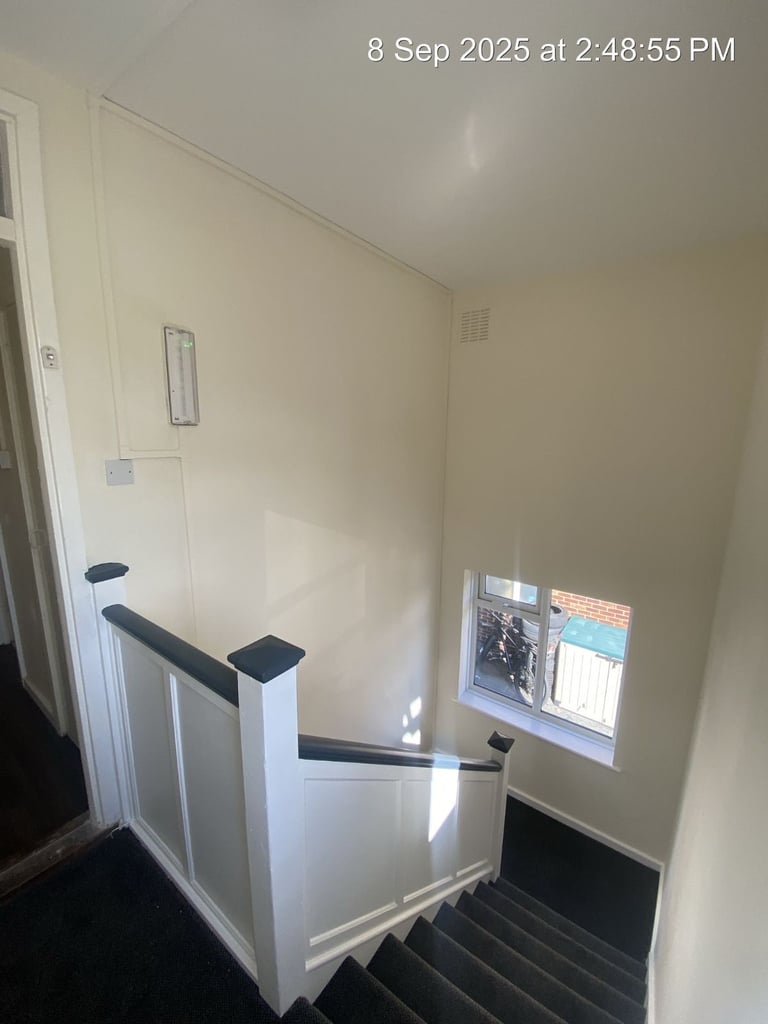 2 bed flat in Surrey, KT15