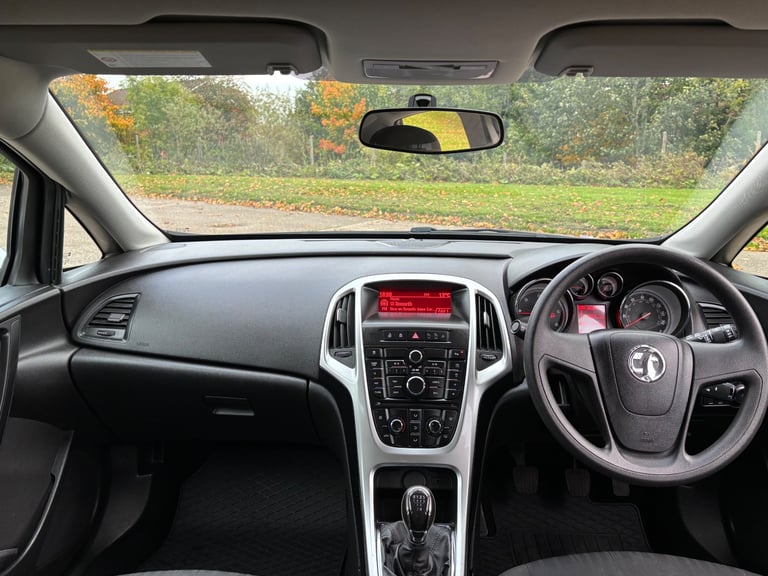 2014 Vauxhall Astra 1.3 Diesel Mot October 2026 Full Service History £20 Road Tax 