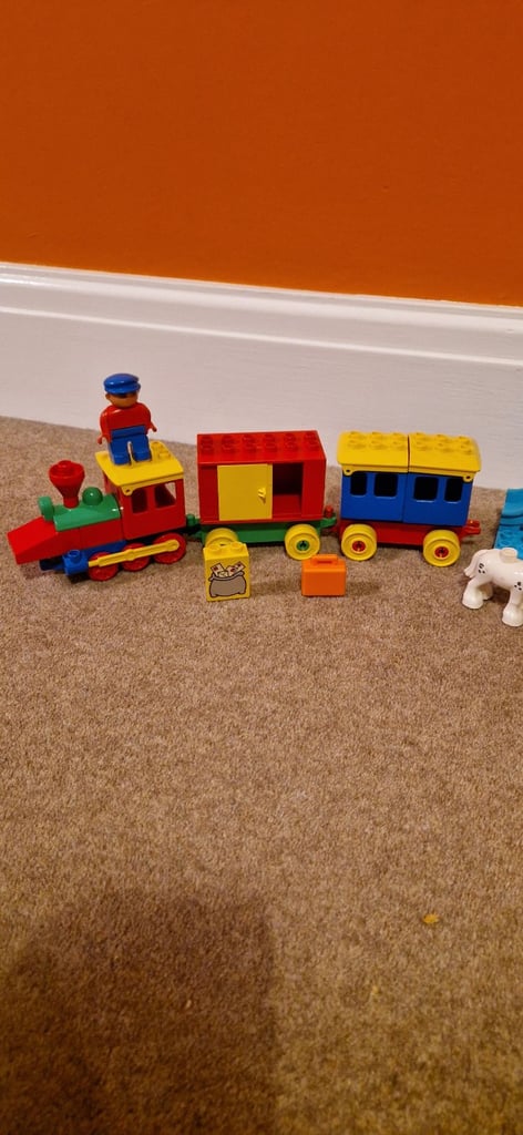 LEGO DUPLO BUILDING, TRAIN AND FIGURES. EXCELLENT CONDITION.