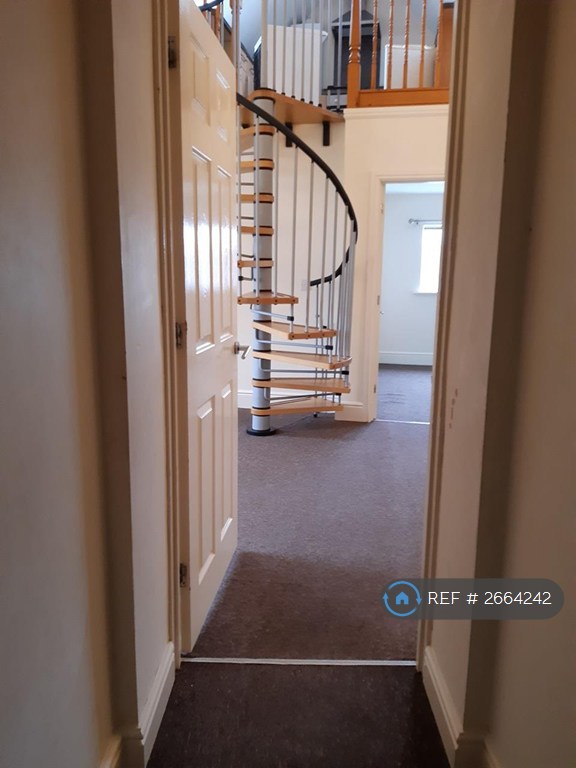 2 bedroom flat in Berrow Road, Burnham On Sea, TA8 (2 bed) (#2664242)