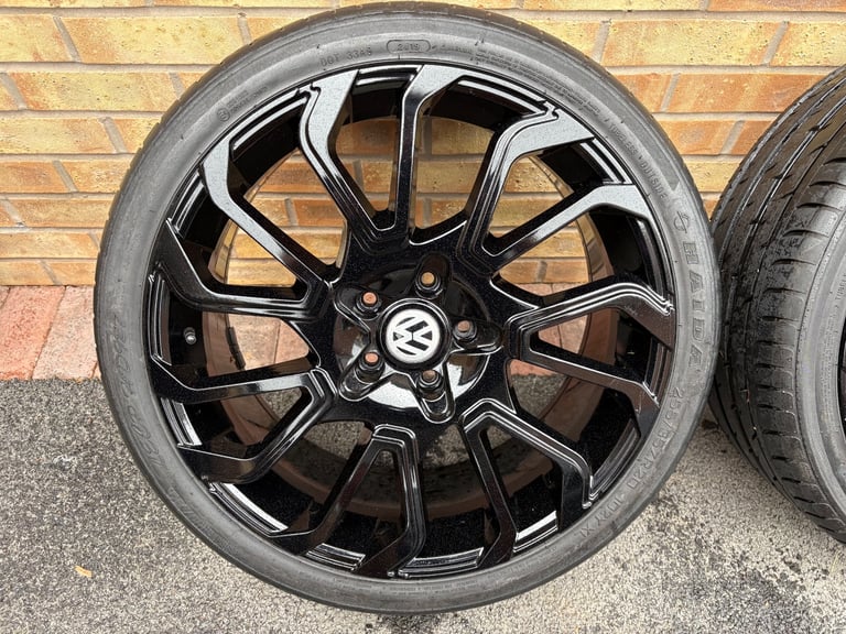 VW 20” alloys wheels