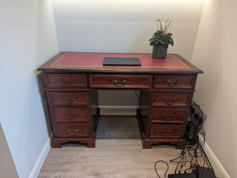 Captain Desk 