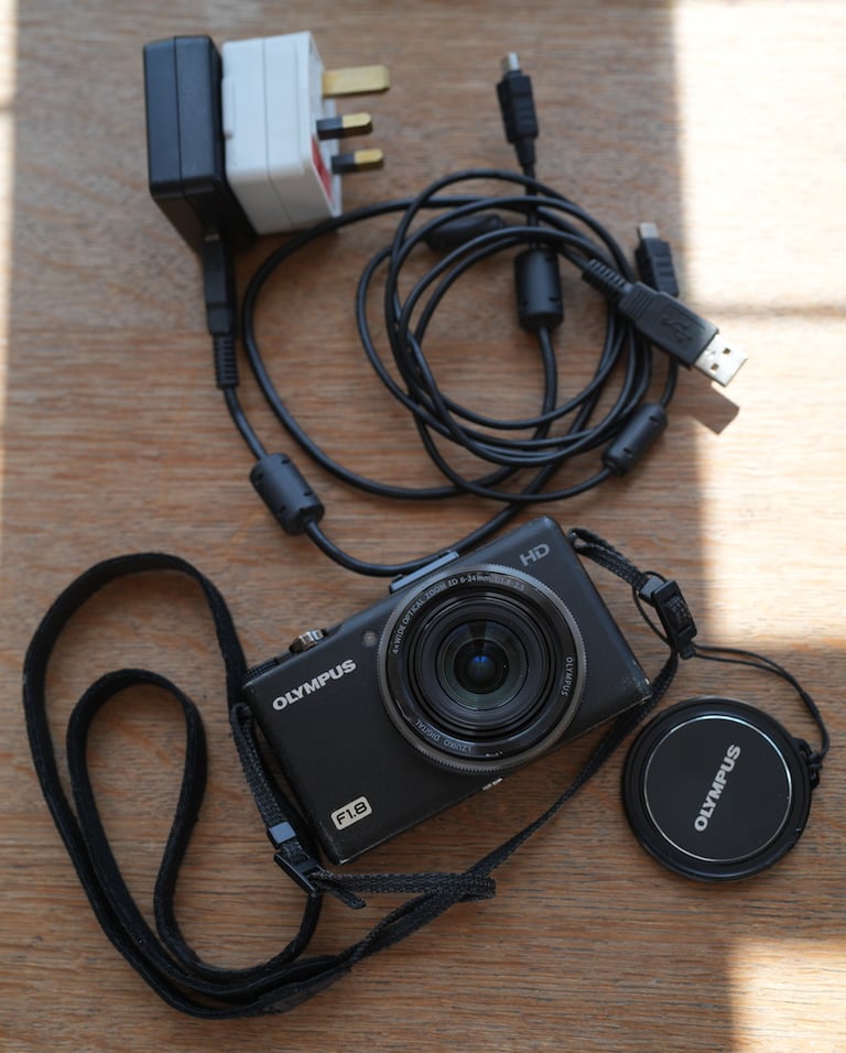 Olympus XZ-1 digital camera black, F1.8