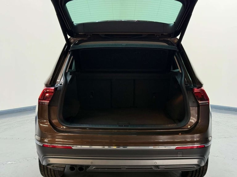 2017 Volkswagen Tiguan 2.0 TDI BlueMotion Tech SEL DSG 4Motion Euro 6 (s/s) 5dr SUV Diesel Automatic