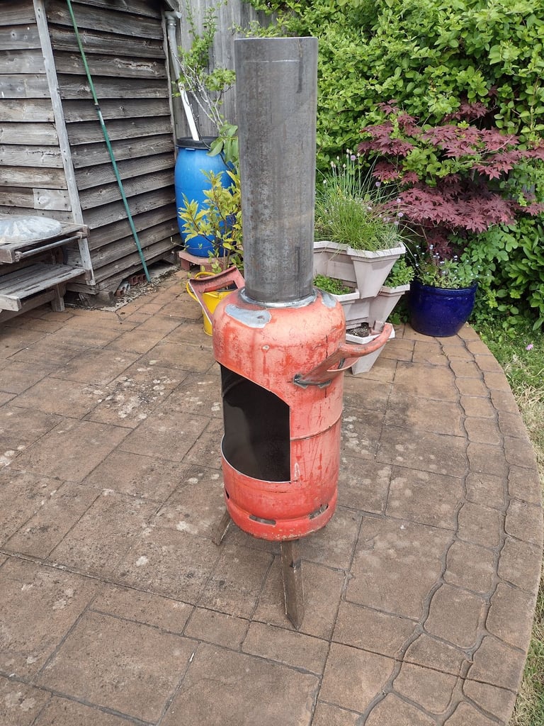 chimnea made out of 19kg gas bottle
