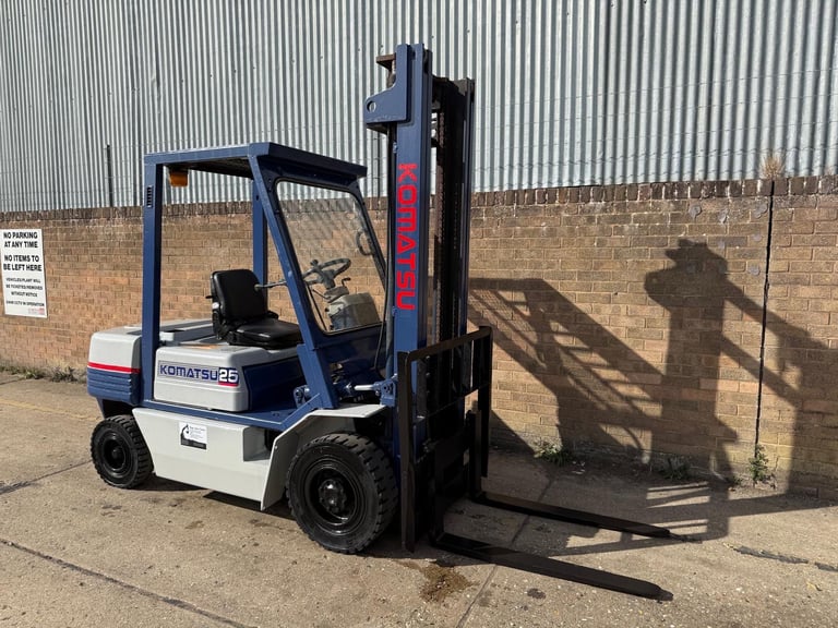 image for Komatsu 2.5t diesel forklift, clear view mast 