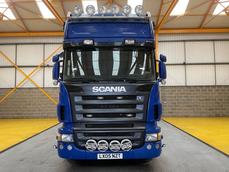 SCANIA V8 R500 TOPLINE LEFT HAND DRIVE 4X2 TRACTOR UNIT - 2005 - LX05 NZT