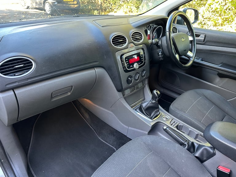 FORD FOCUS TITANIUM Hatchback, 2010, Manual, 1596 (cc), 5 doors
