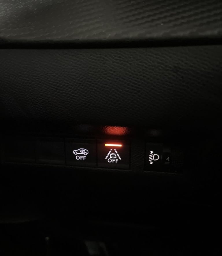 2022 Peugeot 2008 1.2 PureTech Allure Premium + SUV 5dr Petrol Manual Euro 6 (s/s) (100 ps) Petro...