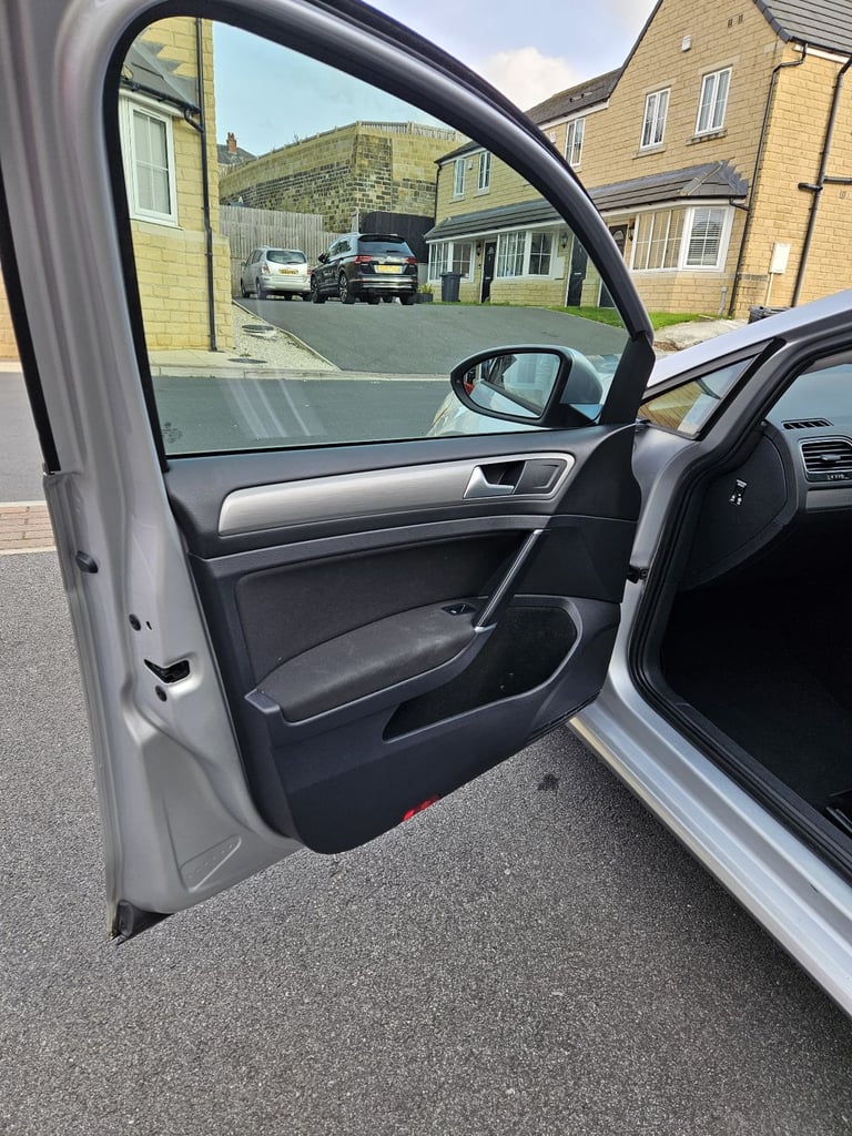 VW Gold tdi 2.0 Diesel BlueMotion Tech Match Hatchback Manual 2014.