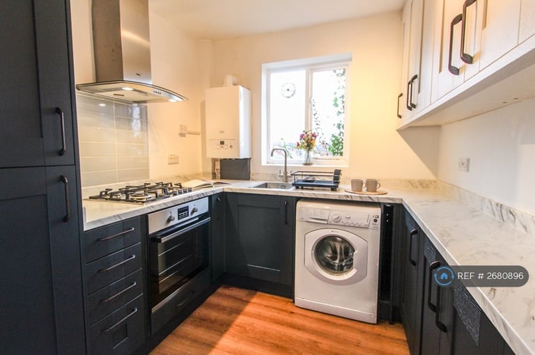 2 bedroom flat in Arundel Court, Nottingham, NG3 (2 bed) (#2680896)