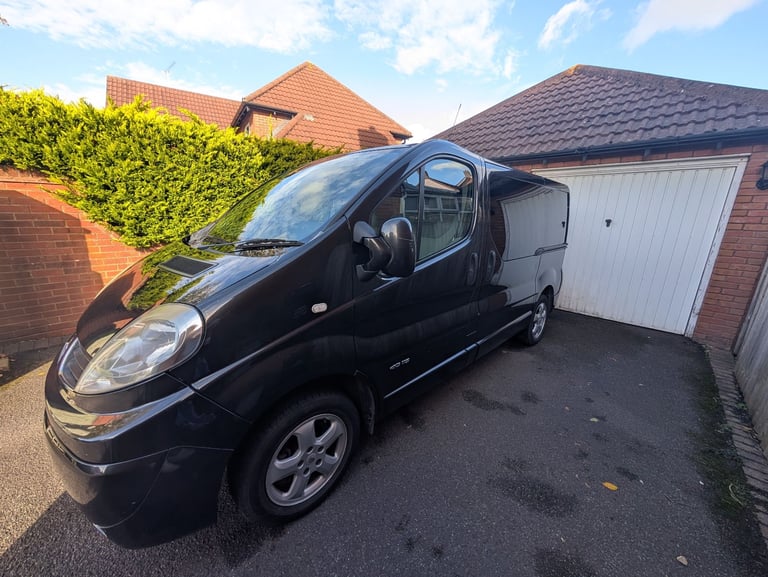 Renault trafic camper day van