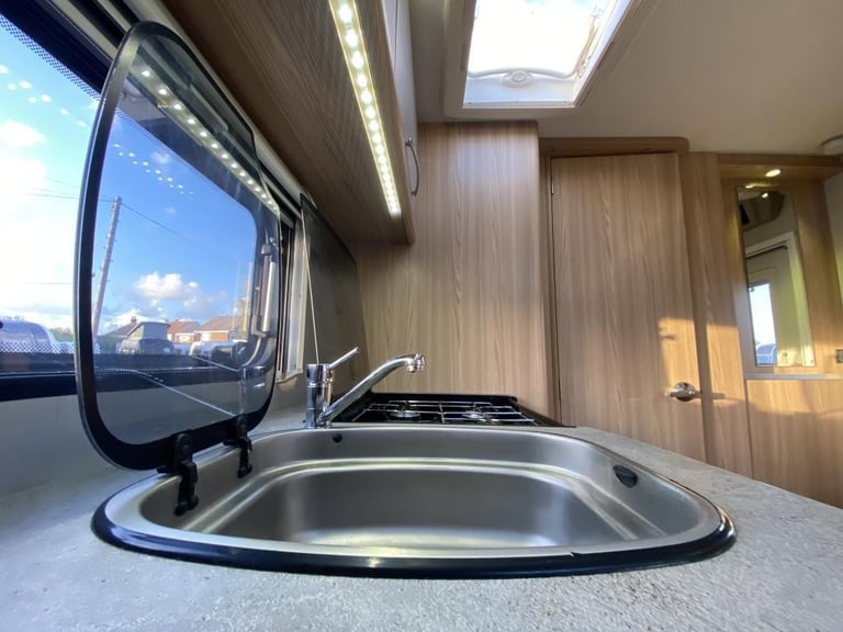 2015 COACHMAN VISION 450/2 DESIGN EDITION LUXURY CARAVAN
