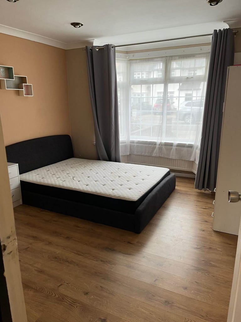 1 bedroom flat in Drew Gardens, Greenford