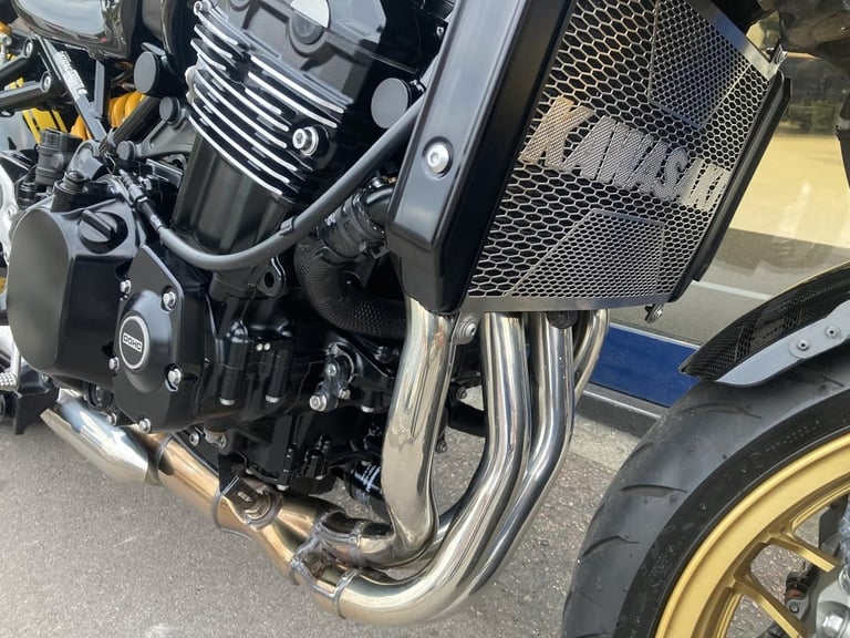 KAWASAKI Z900 RS SE - LOW MILES - MAIN STAND - COWL - GRAB RAIL - RAD GUARD 