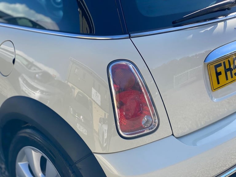2005 MINI Hatch 1.6 Cooper Hatchback 3dr Petrol Manual Euro 4 (116 bhp) Hatchback Petrol Manual