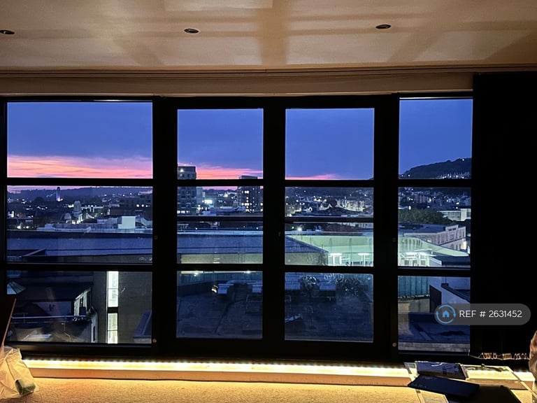 2 bedroom flat in Castle Buildings, Swansea, SA1 (2 bed) (#2631452)