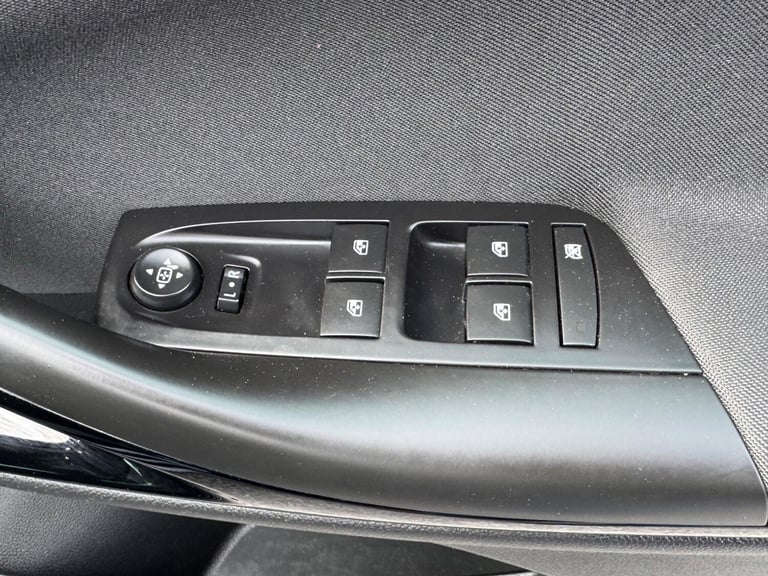 2018 Vauxhall Astra 1.4i Turbo SRi Euro 6 5dr HATCHBACK Petrol Manual