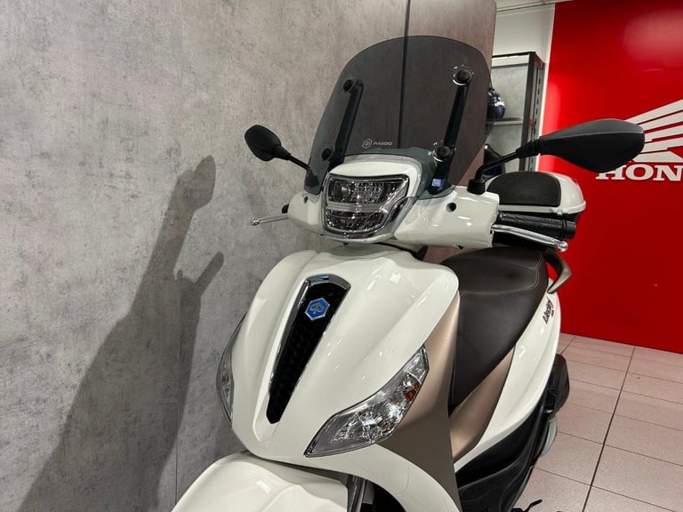 2023 Piaggio Medley 125 - 1332 miles