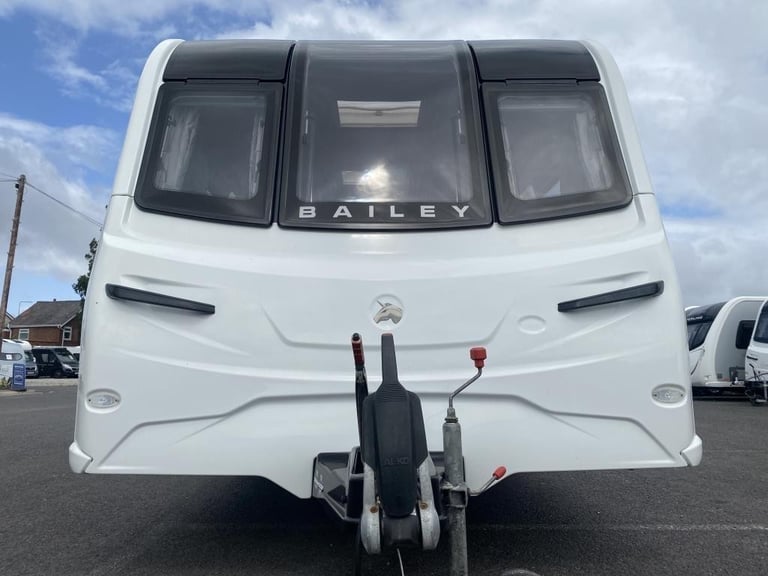 2018 BAILEY UNICORN VALENCIA 4 BERTH TOURING CARAVAN