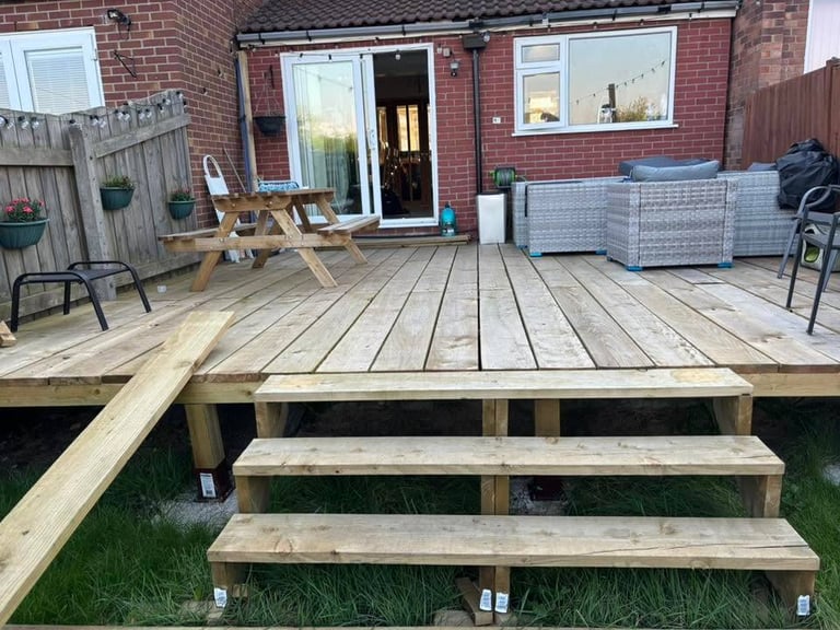 3.9M BANDED TIMBER SCAFFOLDING BOARDS 