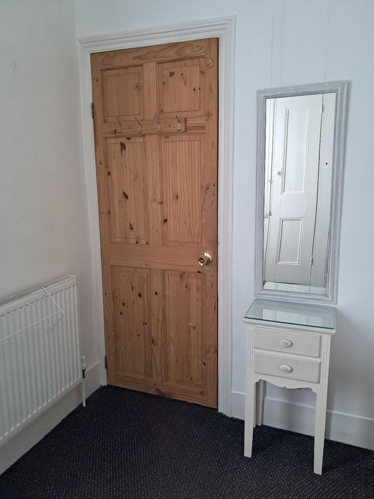 Very near hospital, 2 Bathrooms, Bills Included 
