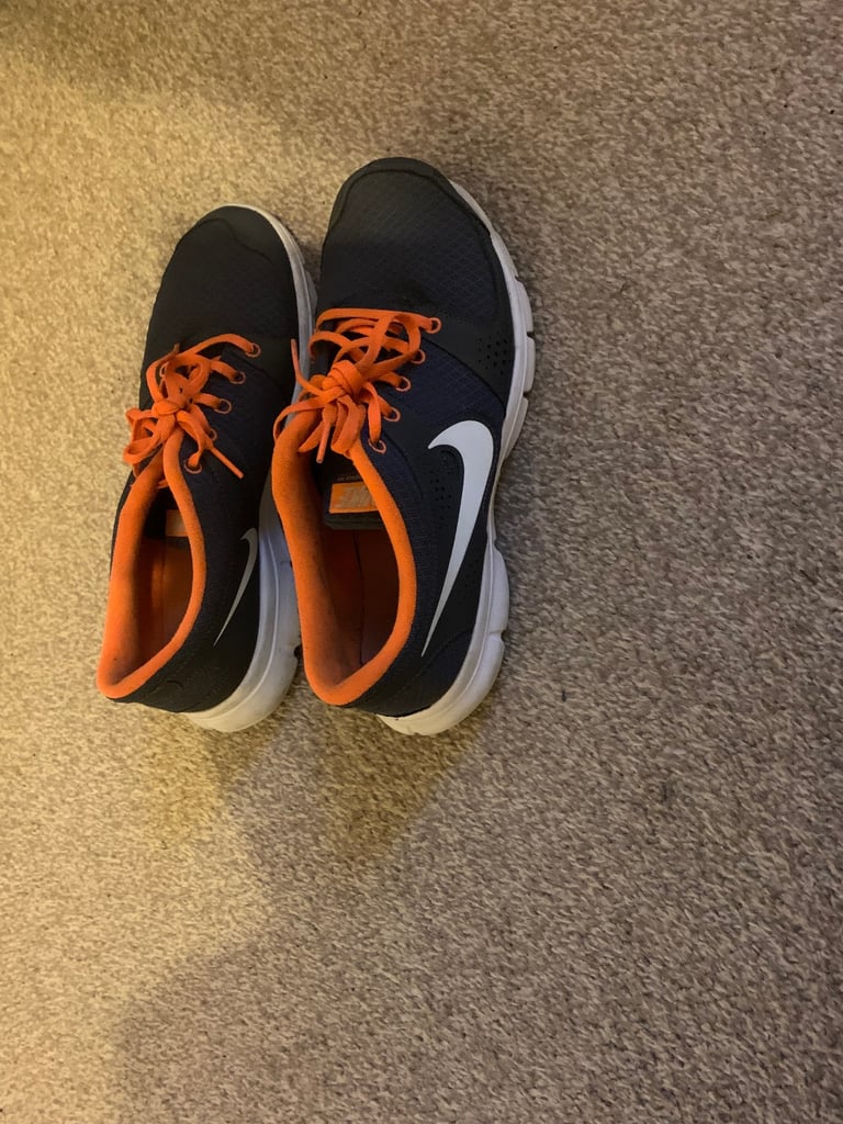For sale men Nike trainer size 8 only hardly been worn 