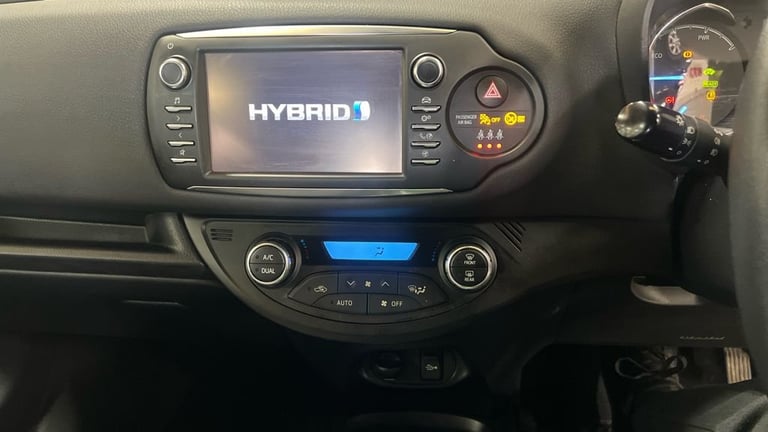 2018 18 TOYOTA YARIS 1.5 VVT-H GREY BI-TONE HATCHBACK 5DR PETROL HYBRID E-CVT EU