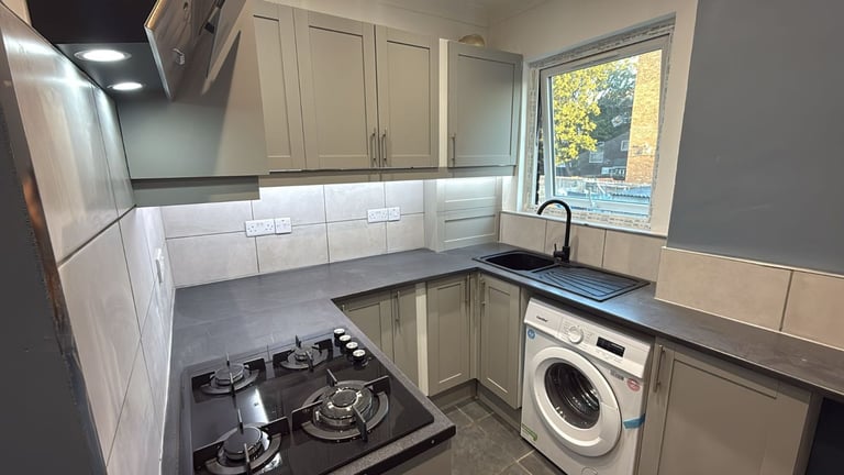 *** 2 BEDROOM FLAT*** FULLY REFURBISHED***NEAR TO STATION*** FAMILIES ONLY 