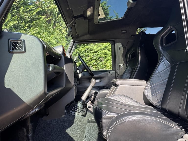 2010 Land Rover Defender 90 2.4 TDCi Hard Top SUV 3dr Diesel Manual 4WD SWB Euro 4 (122 bhp) SUV ...