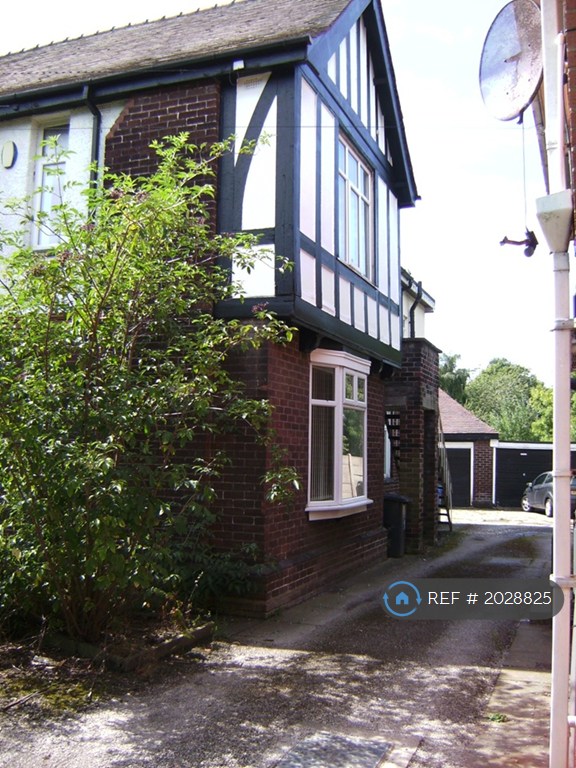 2 bedroom flat in Highfield Road, Widnes, WA8 (2 bed) (#2028825)