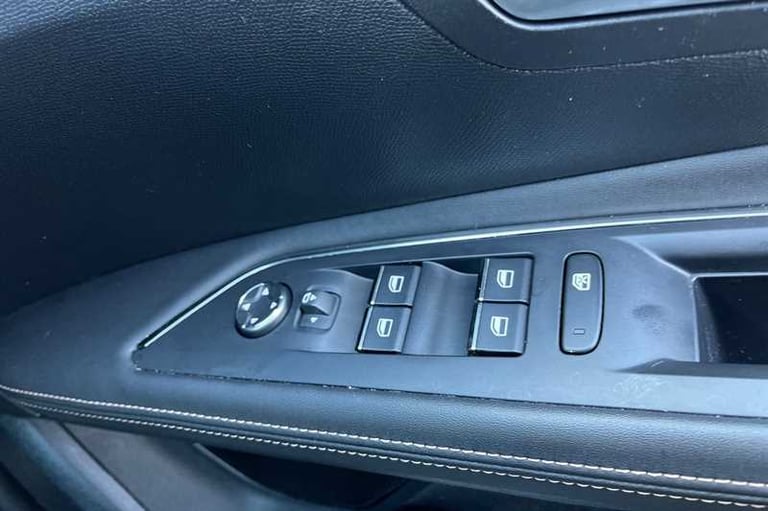 2022 Peugeot 3008 1.5 BlueHDi (130 PS) GT Premium 5 Door Diesel Automatic *** 1 Owner / Full SUV ...
