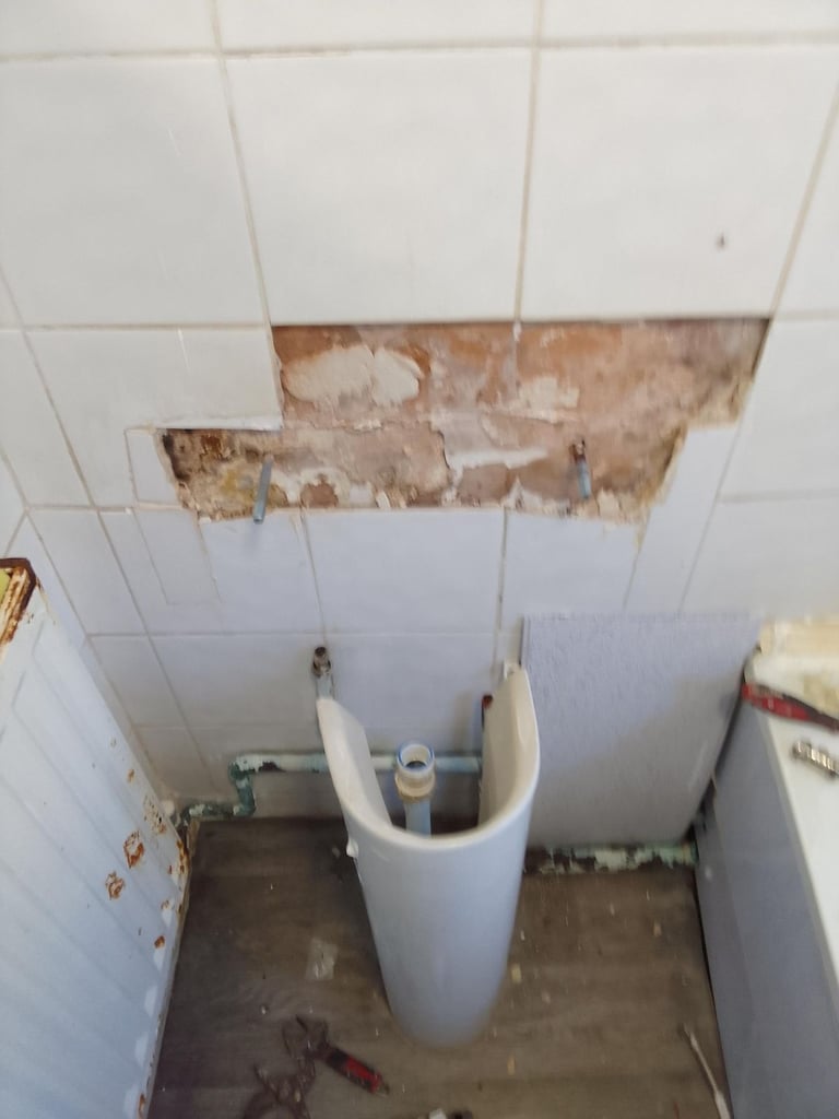 image for Tiler - professional Tiler - kitchen - bathrooms - experienced trade-man 