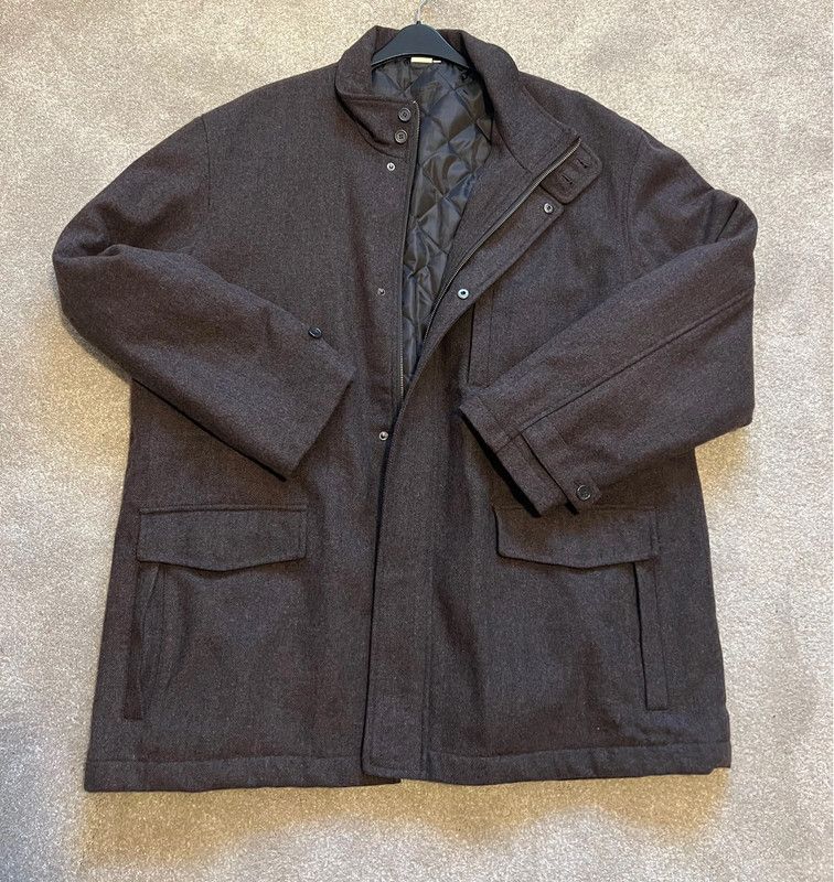 very smart coat xxxl like new hardly worn very thick and warm welcome to try on