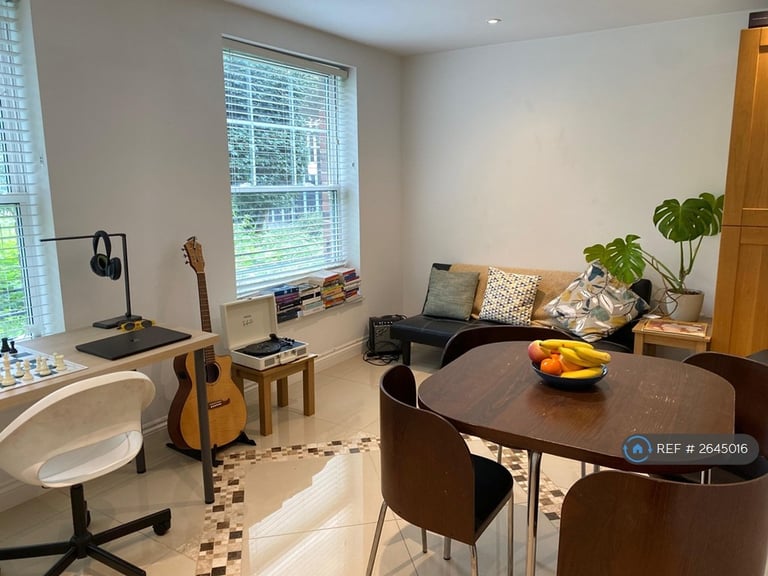 2 bedroom flat in Black Prince Rd, London, SE11 (2 bed) (#2645016)
