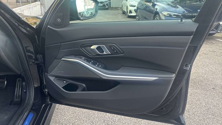 2025 BMW 3 Series 330e 22.3 kWh M Sport 4dr Step Auto SALOON PETROL/ELECTRIC Automatic