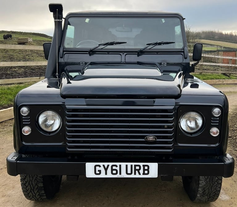 2011 - 61 Land Rover Defender 90 2.2 TDCi XS 4WD SWB Euro 5 WINDOW VAN Diesel