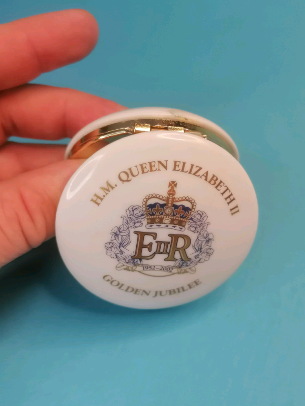 2,2 inch lenght. H.MQueen Elizabeth II Golden Jubilee Trinket pill box