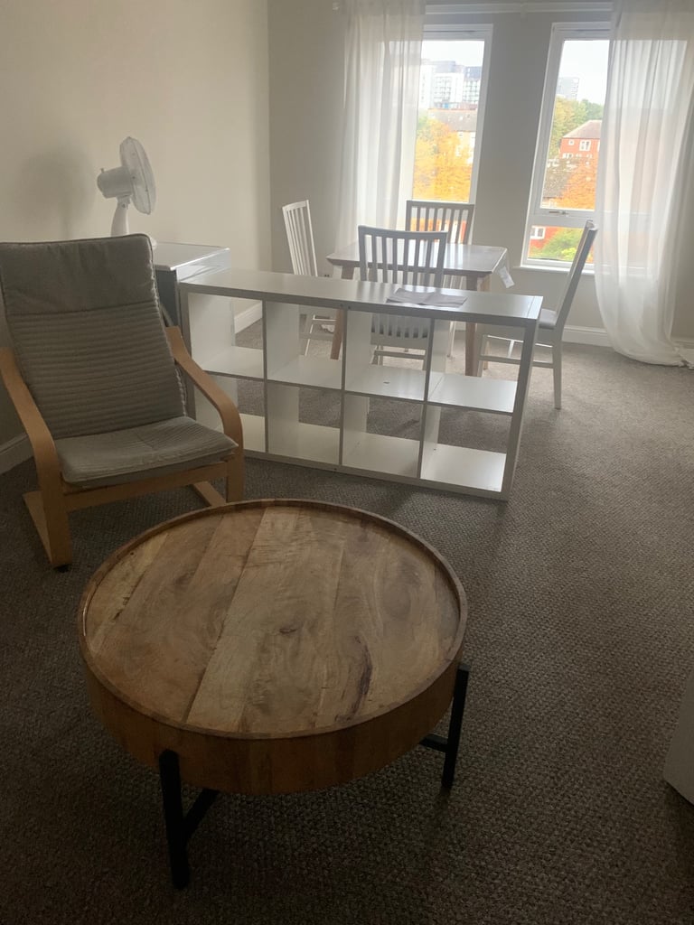 Delightful Top floor modern flat £1300
