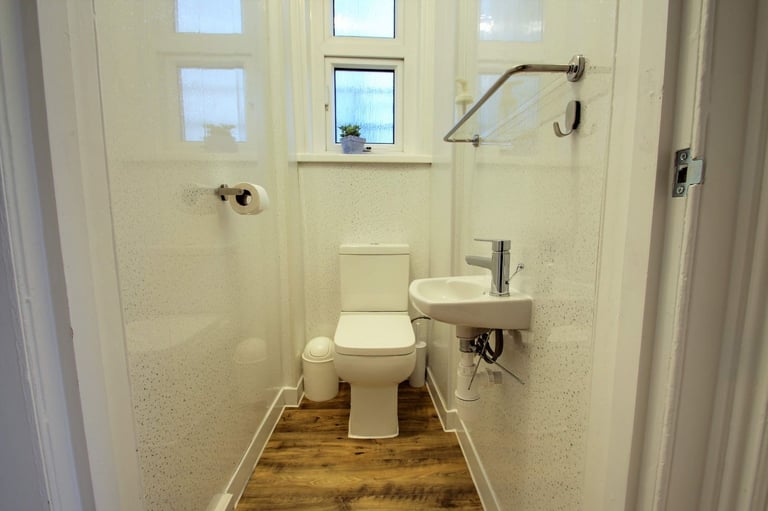 Double Bedroom in Professional Household