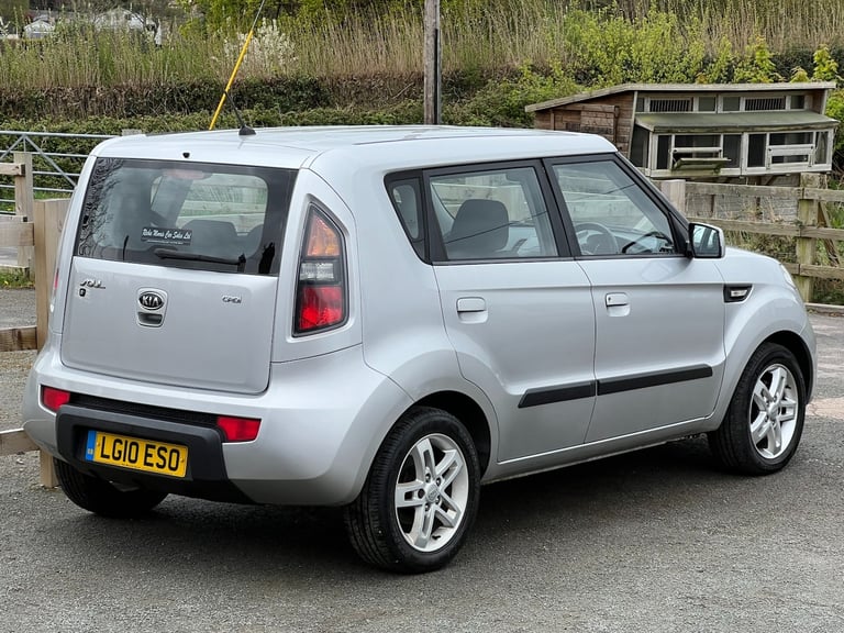 KIA SOUL 1.6 CRDi 2 5dr Silver Lovely Value Family motoring