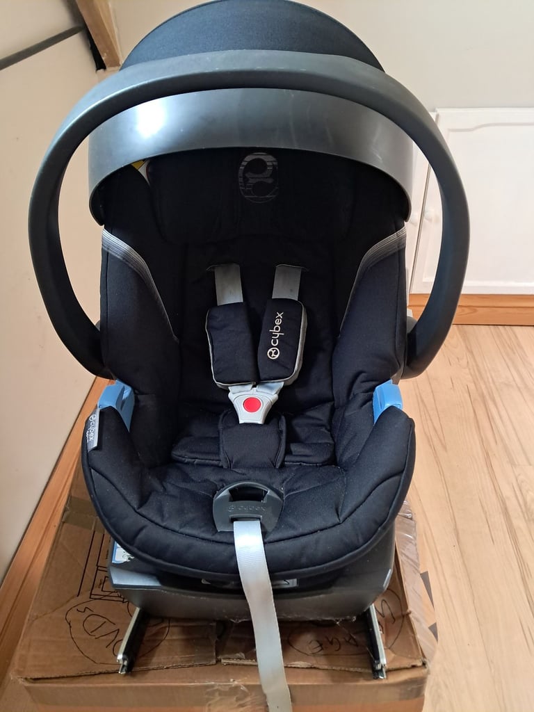 Mamas & Papas Flip XT2 travel system pushcair in Black/Grey (7piece - including car seat)