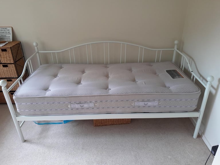 Daybed with mattress