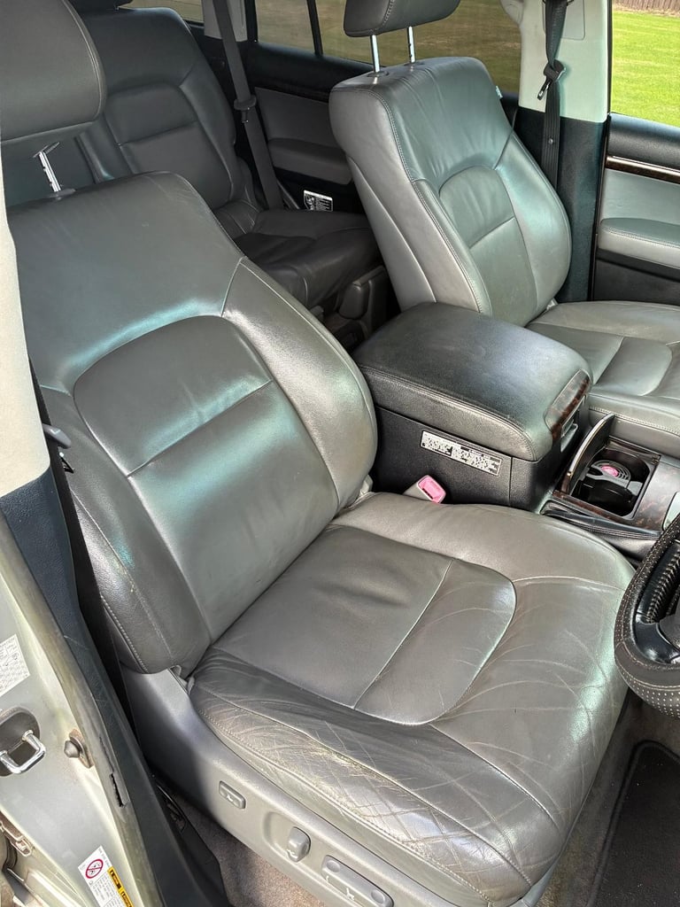 Toyota Land Cruiser v8 